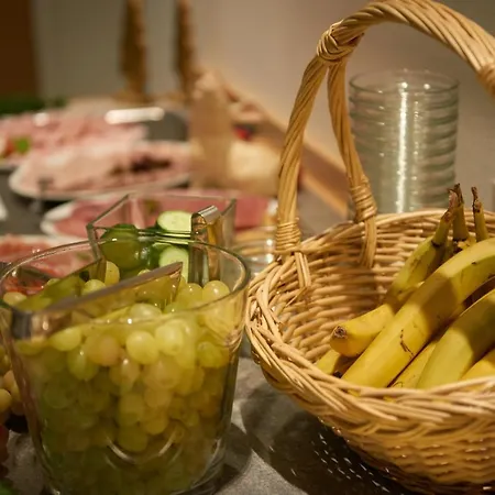 לינה וארוחת בוקר Weinhaus Am Schieferfels 3*