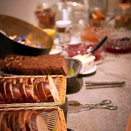 Frühstückspension Weinhaus Am Schieferfels 3*