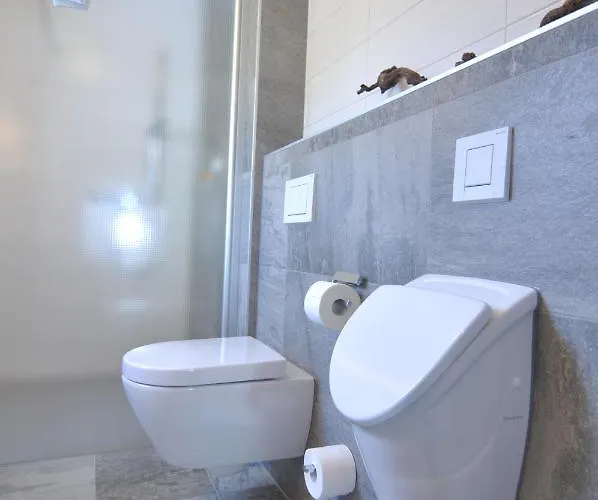 B&B Weinhaus Am Schieferfels