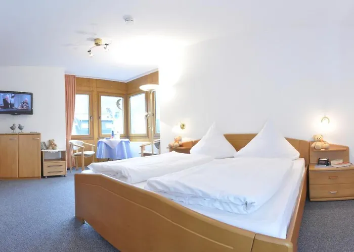 Weinhaus Am Schieferfels B&B