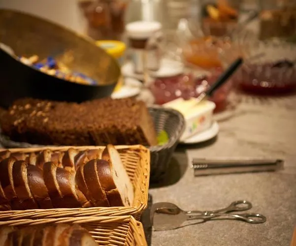 Weinhaus Am Schieferfels B&B