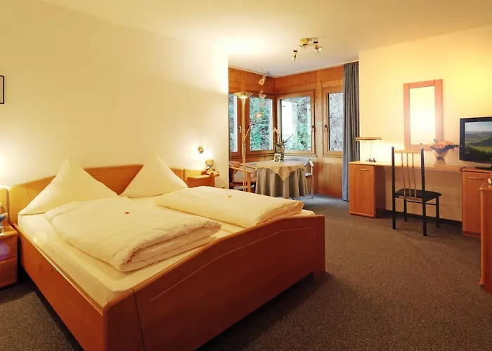 Weinhaus Am Schieferfels Veldenz