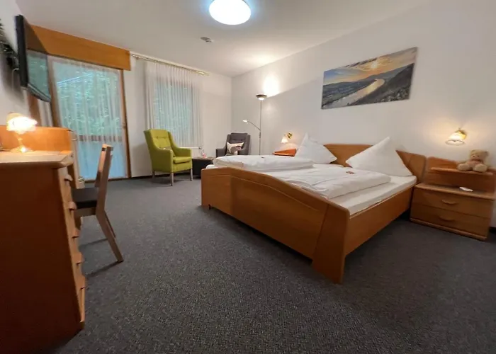 Weinhaus Am Schieferfels B&B Veldenz