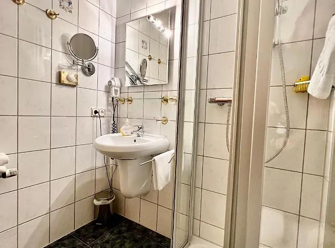 Weinhaus Am Schieferfels B&B Veldenz