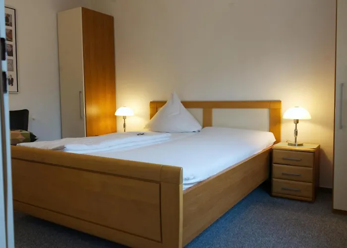 Weinhaus Am Schieferfels B&B Veldenz