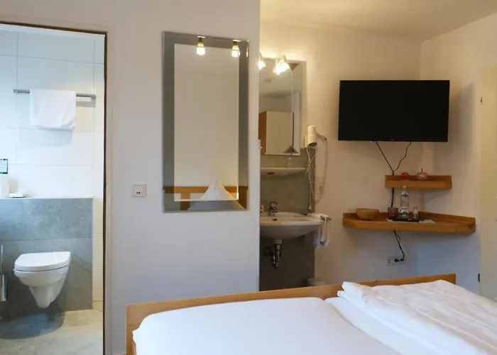 Weinhaus Am Schieferfels Veldenz